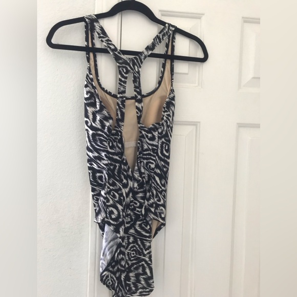 Speedo plus size 16 never worn black and white one piece swimsuit swim racerback - Picture 2 of 3